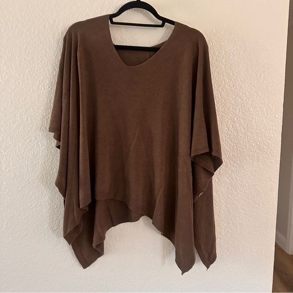 Source Unknown Sweaters - Brown Oversized Dolman Poncho Sweater One Size V-Neck High Low Hem Cozy Knit